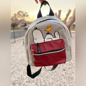 PEANUTS Snoopy Woodstock Mini Backpack Charlie Brown Linus Silver PU w Red Pouch